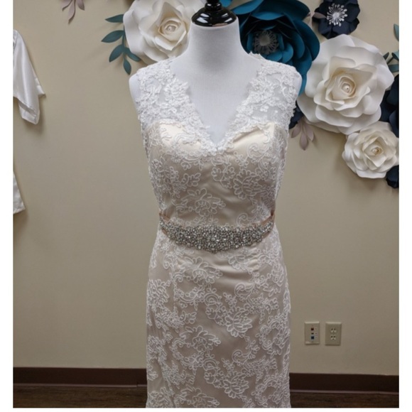 Mermaid lace wedding dress bridal gown Sample 8 street Size 4 6 recommended - Picture 6 of 13